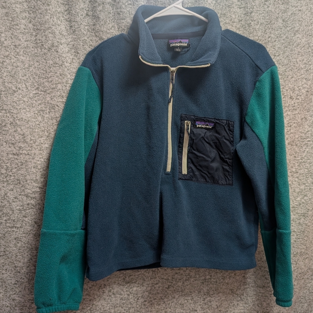 Patagonia Teal and Navy Fleece